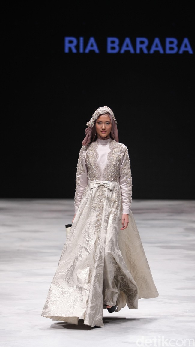 Ria Baraba. Indonesia Fashion Week 2016 at Jakarta Convention Center. Senayan. Jakarta. [Foto: Mohammad Abduh/Wolipop]