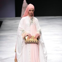 Jeny Tjahyawati. Indonesia Fashion Week 2016 at Jakarta Convention Center. Senayan. Jakarta. [Foto: Mohammad Abduh/Wolipop]