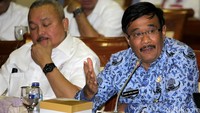 Wakil Gubernur DKI Jakarta Djarot Syaiful Hidayat dan Gubernur Sumatera Selatan Alex Noerdin melakukan rapat dengar pendapat dengan Komisi X DPR di gedung DPR, Senayan.