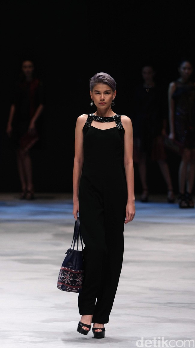 Rudy Chandra Warnatasku Indonesia Fashion Week 2016 at Jakarta Convention Center. Senayan. Jakarta. [Foto: Mohammad Abduh/Wolipop]