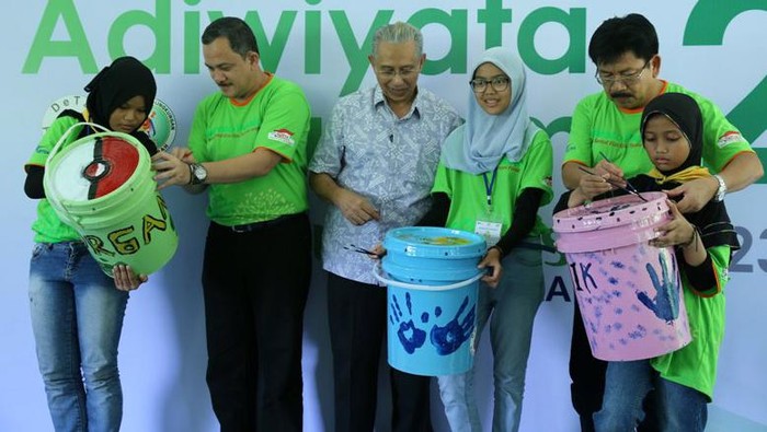 Grup Astra bersama Yayasan Keanekaragaman Hayati Menyermarakkan Adiwiyata Summit 2016. Adiwiyata Summit ini juga diikuti 159 duta lingkungan dari berbagai sekolah di Indonesia.