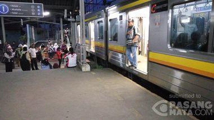 Tawuran Dibubarkan, KRL Jakarta-Bekasi Kembali Normal