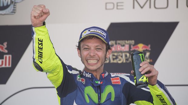 JEREZ DE LA FRONTERA, SPAIN - APRIL 24:  Valentino Rossi of Italy and Movistar Yamaha MotoGP celebrates on the podium the victory at the end of the MotoGP race during the MotoGp of Spain - Race at Circuito de Jerez on April 24, 2016 in Jerez de la Frontera, Spain.  (Photo by Mirco Lazzari gp/Getty Images)