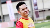 Pada kesempatan itu, Ben juga ikut dalam pertandingan bola Captain America Civil War Celebrity Match. Pool/Gus Mun/detikFoto.