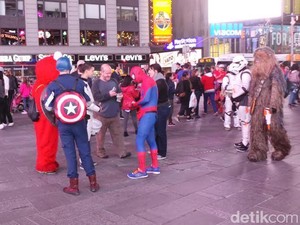 Hati-hati dengan Ajakan Foto Superhero di Times Square