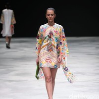 Nita Seno Adji. Indonesia Fashion Week 2016 at Jakarta Convention Center. Senayan. Jakarta. [Foto: Mohammad Abduh/Wolipop]