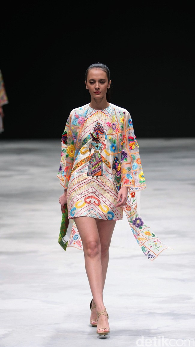 Nita Seno Adji. Indonesia Fashion Week 2016 at Jakarta Convention Center. Senayan. Jakarta. [Foto: Mohammad Abduh/Wolipop]