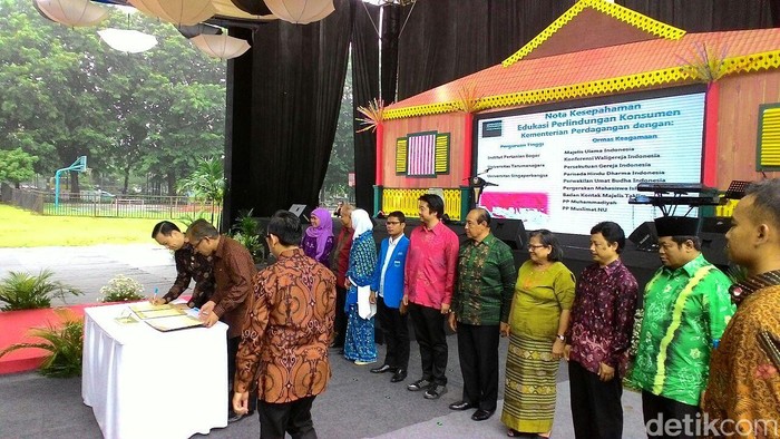 Tom Lembong Gelar Acara Hari Konsumen di Lapangan Banteng