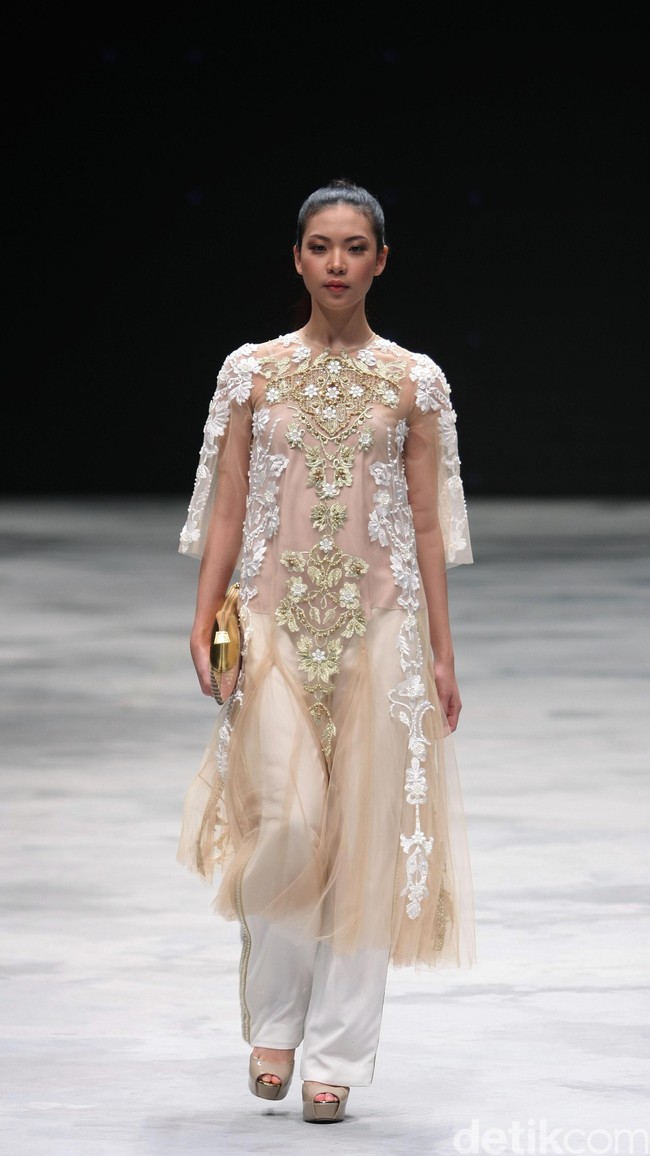 Malik Moestaram. Indonesia Fashion Week 2016 at Jakarta Convention Center. Senayan. Jakarta. [Foto: Mohammad Abduh/Wolipop]