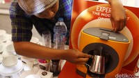 Nescafe Dolce Gusto Oblo merupakan mesin minuman pembuat teh, kopi hingga cokelat.
