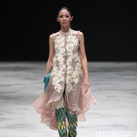 Malik Moestaram. Indonesia Fashion Week 2016 at Jakarta Convention Center. Senayan. Jakarta. [Foto: Mohammad Abduh/Wolipop]