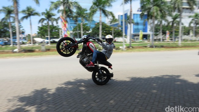 Menjajal Ducati Scrambler Icon Pertama di Indonesia