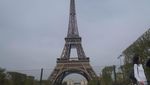Seperti Ini Pemandangan dari Puncak Menara Eiffel