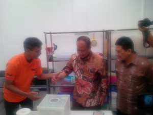 Tinjau Hasil Penelitian UGM soal DBD, Menristek Nasir Jadi Umpan Nyamuk
