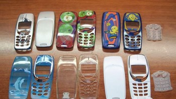 2. Gonta ganti casing. Salah satu hiburan dari ponsel zaman dulu adalah biasanya bisa mudah digonta ganti casingnya. Mau model dan gambar apa saja ada, bisa langsung dibeli di toko. Foto: Istimewa