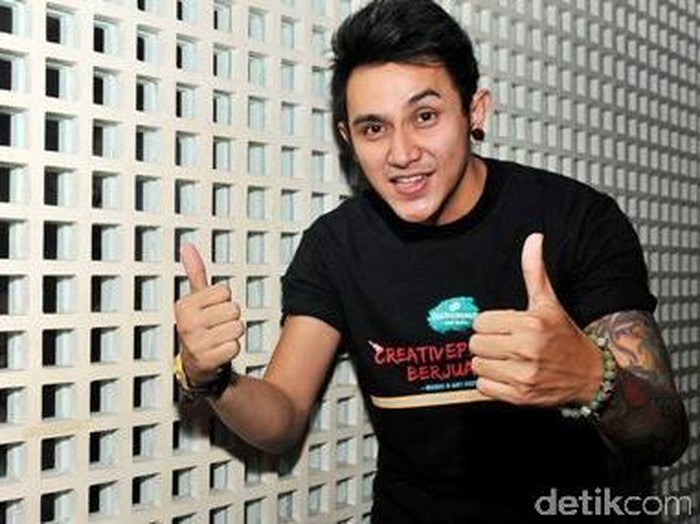 Hobi Begadang, Vicky Nitinegoro Tekuni Profesi DJ