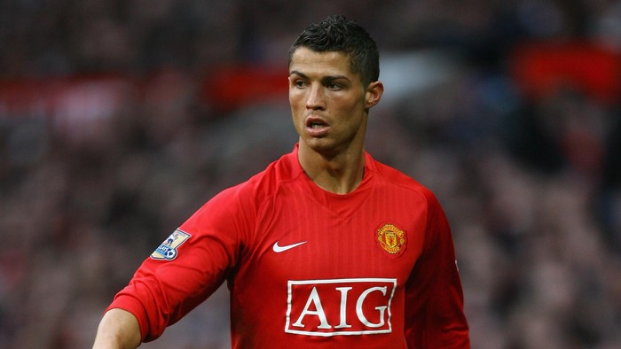 MANCHESTER, UNITED KINGDOM - NOVEMBER 15: Cristiano Ronaldo of Manchester United in action during the Barclays Premier League match between Manchester United and Stoke City at Old Trafford on November 15, 2008 in Manchester, England. (Photo by Alex Livesey/Getty Images)
