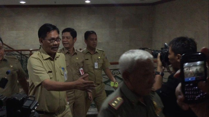 Mengundurkan Diri, Walkot Jakut Rustam Effendi Masih Pimpin Rapat