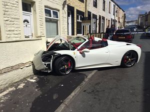 Baru Nikah, Pasangan Ini Hancurkan Ferrari 458 Spider Sewaan