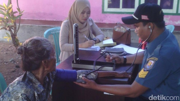 Peduli Kesehatan Masyarakat, Lanal Mataram Gelar Pengobatan Gratis