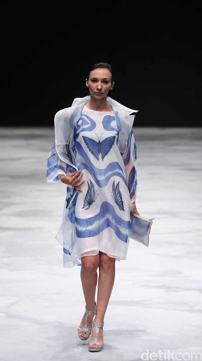 Nita Seno Adji. Indonesia Fashion Week 2016 at Jakarta Convention Center. Senayan. Jakarta. [Foto: Mohammad Abduh/Wolipop]