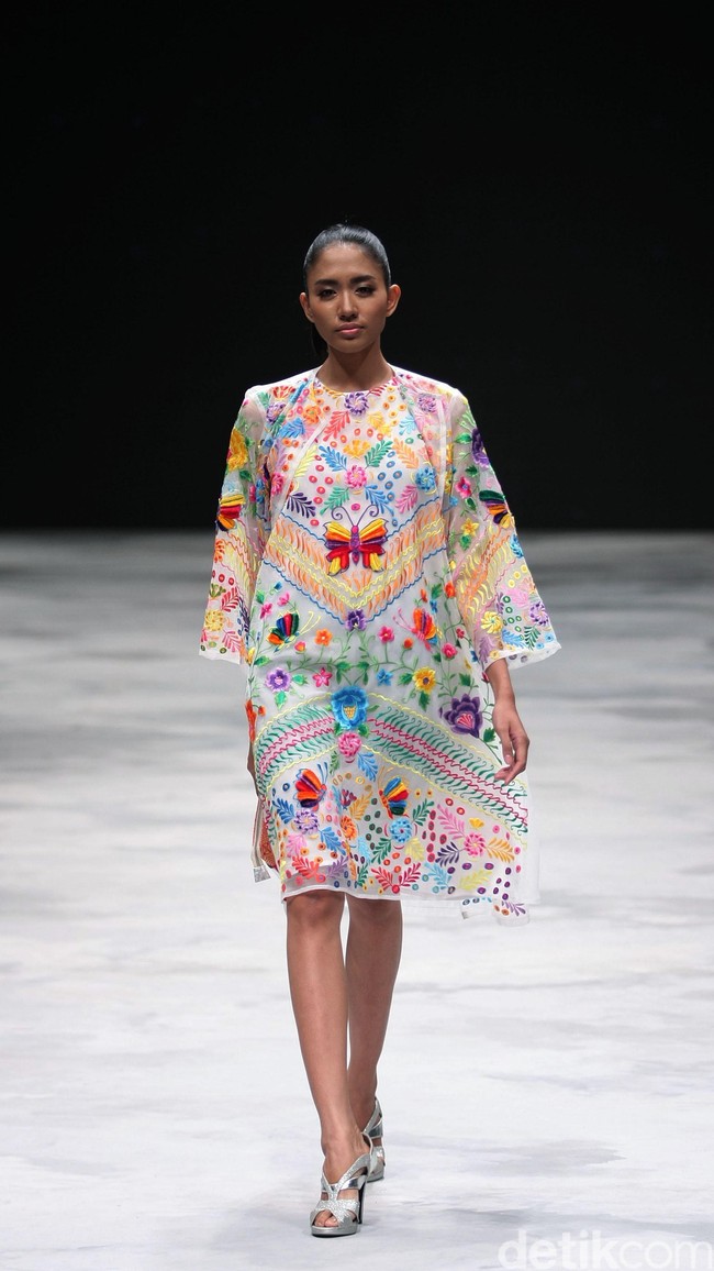 Nita Seno Adji. Indonesia Fashion Week 2016 at Jakarta Convention Center. Senayan. Jakarta. [Foto: Mohammad Abduh/Wolipop]