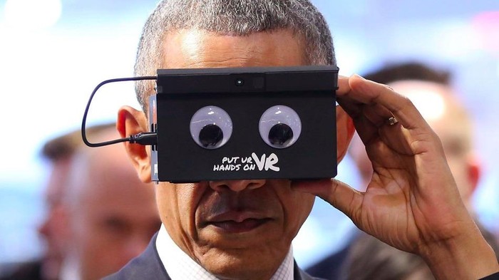 Presiden Obama Jajal Headset VR yang Punya Mata