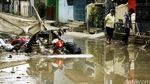 Banjir Sisakan Lumpur di Pondok Gede Permai