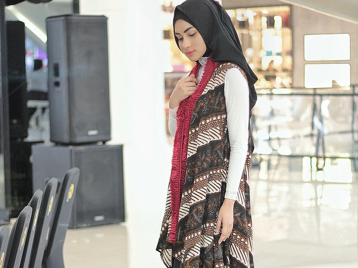 Foto Gaya Urban Dengan Sentuhan Indonesia Ala 5 Selebgram Hijab