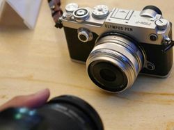 Tampang Jadul Olympus Pen-F