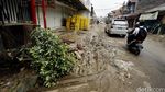 Banjir Sisakan Lumpur di Pondok Gede Permai