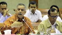 Sofyan Basir menjelaskan proses pengadaan kontruksi pembangkit dan transmisi (gardu induk).