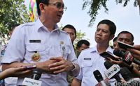 Ahok (kiri) bersama Rustam (kanan)