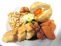 Aneka pempek yang enak dinikmati malam ini.