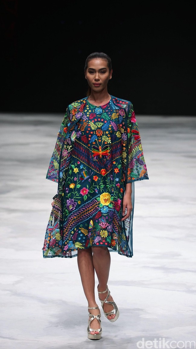 Nita Seno Adji. Indonesia Fashion Week 2016 at Jakarta Convention Center. Senayan. Jakarta. [Foto: Mohammad Abduh/Wolipop]