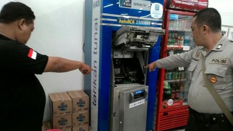 Pencuri Gagal Gasak Uang di ATM Pencuri Gagal Gasak Uang di ATM