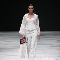 Nita Seno Adji. Indonesia Fashion Week 2016 at Jakarta Convention Center. Senayan. Jakarta. [Foto: Mohammad Abduh/Wolipop]