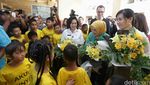 Veronica Tan Tinjau Sekolah Informal di Cibesel