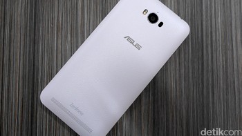 Padahal di rentang harga yang sama, produsen lainnya sudah berani menyodorkan layar full HD (1.920 x 1.080 pixel). Foto: detikINET - Anggoro Suryo Jati