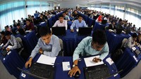 Untuk menjaring lulusan-lulusan muda yang handal dan berbakat, PT PLN (Persero) terus berupaya mengembangkan sistem rekruitmen yang valid dan reliable. Tahun ini, PLN memperkenalkan metode tes berbasis komputer, yaitu Computerized Adaptive Testing atau yang lebih dikenal dengan istilah CAT. Agus Trimukti/Humas PLN.