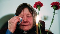 Beberapa bulan -dan bahkan beberapa tahun- setelah kecelakaan, ribuan orang menderita penyakit akibat terpapar radioaktif. Valentyn Ogirenko/Reuters/detikFoto.