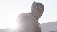 Namun ternyata yang paling kaya adalah Black Panther, hal itu karena ia menjadi kepala negara yang kaya akan vibranium. Bahkan di komik disebutkan bahwa harga vibranium itu 100 ribu dollar per grams, sedangkan Wakanda punya ratusan ton vibranium. Kekayaannya pun mencapai angka 90 triliun USD atau Rp 1,3 juta triliun. Dok. Marvel