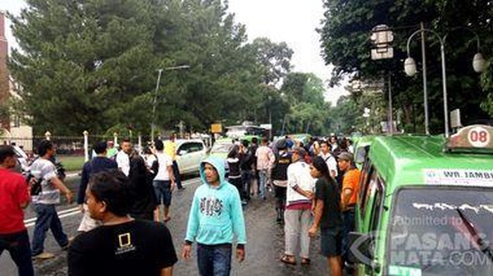 Sopir Angkot di Bogor Demo, Penumpang Diturunkan