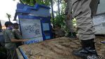 Warung di Atas Saluran Air Dibongkar
