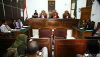 Sidang gugatan Fahri Hamzah terhadap PKS terkait pemecatannya itu dipimpin oleh hakim Made Sutrisna, Rabu (27/4/2016). Sementara Fahri dan Sohibul diwakili oleh kuasa hukumnya.