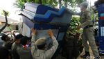 Warung di Atas Saluran Air Dibongkar