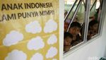 Veronica Tan Tinjau Sekolah Informal di Cibesel