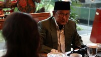 Mantan Presiden BJ Habibie menjelaskan bagaimana industri dirgantara itu sangat dibutuhkan oleh bangsa Indonesia yang kepulauan sebagai sarana transportasi.
