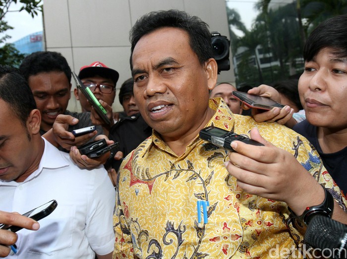 Sekretaris Daerah (Sekda) DKI Jakarta Saefullah menjalani pemeriksaan di KPK. Ia diperiksa sebagai saksi terkait kasus suap pembahasan Raperda mengenai reklamasi teluk Jakarta.