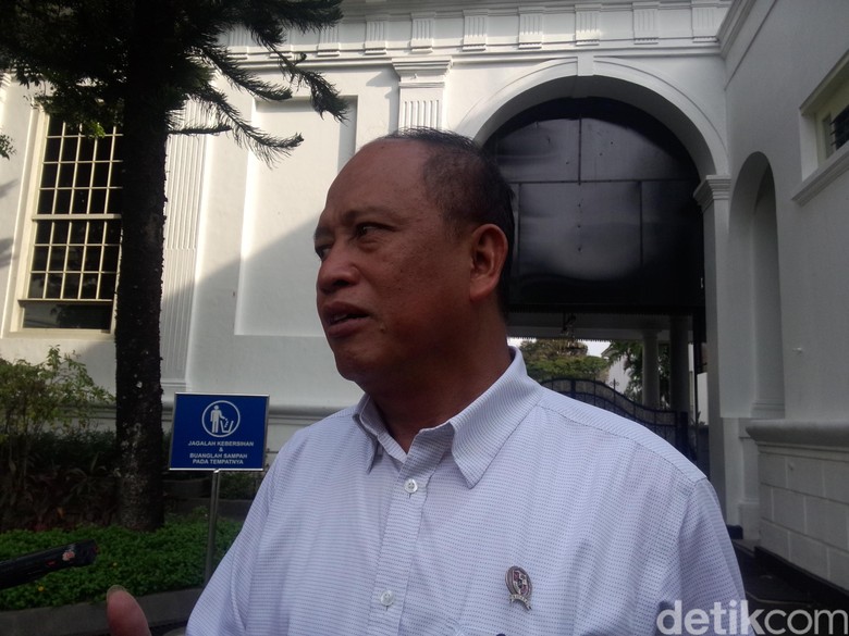 Menristek Dikti: Saya akan Pantau Terus Apa yang Terjadi pada SMAN 3 Semarang Menristek Dikti: Saya akan Pantau Terus Apa yang Terjadi pada SMAN 3 Semarang